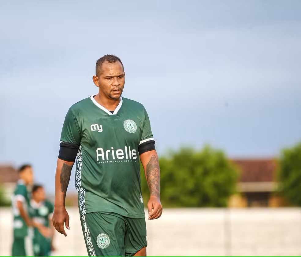 Walter em treino com o Tupy