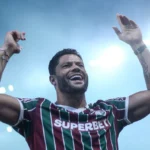 Hulk durante seu primeiro contato com a torcida do Fluminense